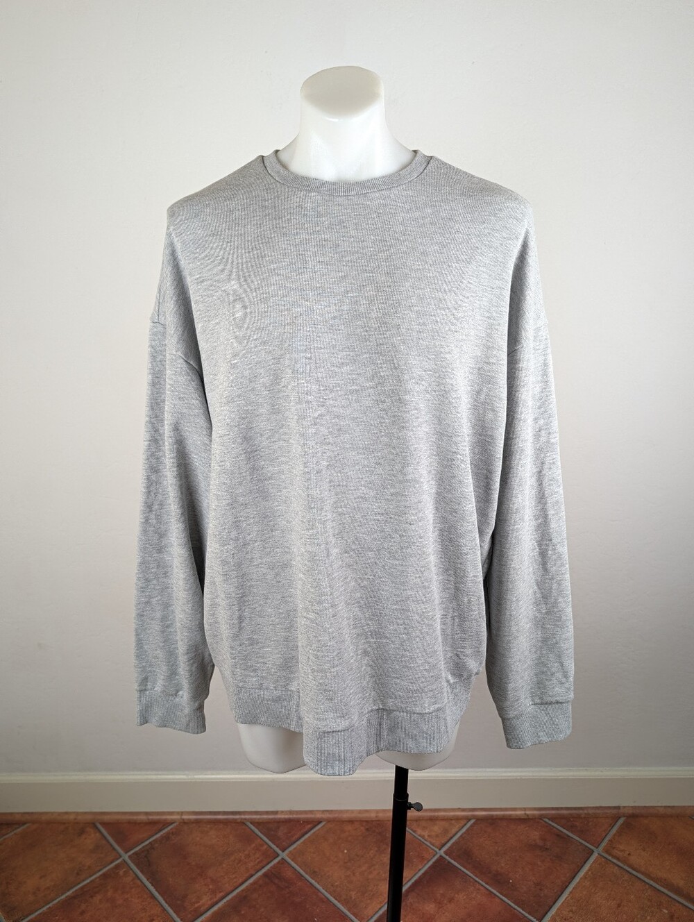 ALO Yoga Men's Midweight Crewneck Sweater - Light Gray